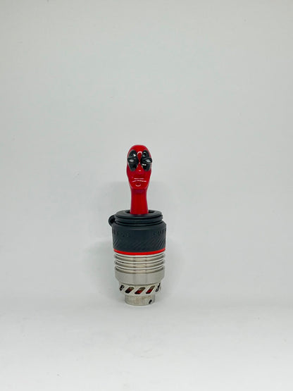 Pufflab Deadpool Ball Cap Artístico Vermelho e Preto para Puffco Muse — Puff Suite Brasil